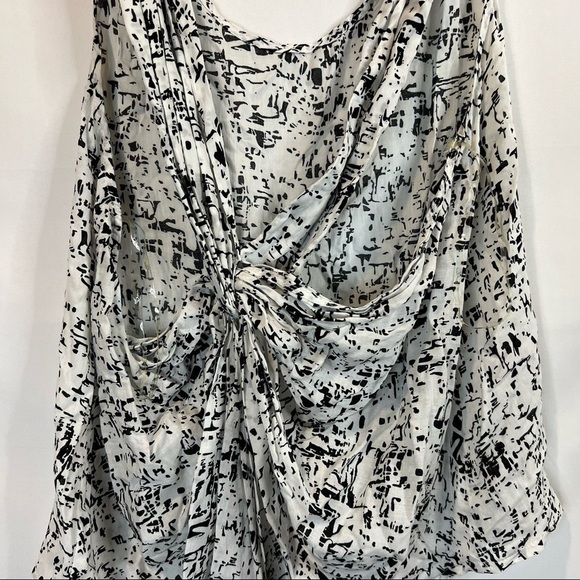 UMGEE | Twisted back top - Picture 4 of 6